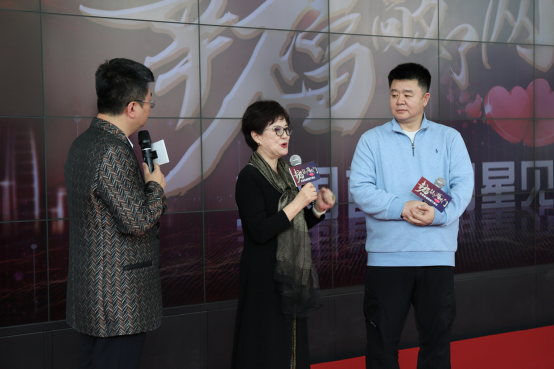 制片人郑凯南,刘莉,导演田镇,主演张静静,洪小铃,孙大川,曹海军