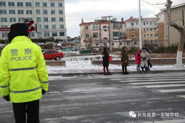 长岛第一实验学校：瑞雪满校园 行动暖人心(图10)