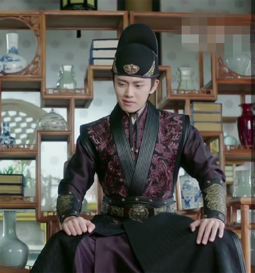 连袁今夏都被他传染了,开始霸气坐姿了呢!