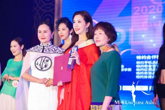 中国澳门博士生齐越勇夺第21届环球华裔小姐全国总决赛冠军