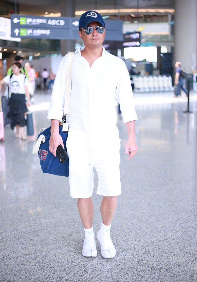 原创吴京要打破人形立牌与妻合拍武打架势很实在铁憨憨笑容抢镜