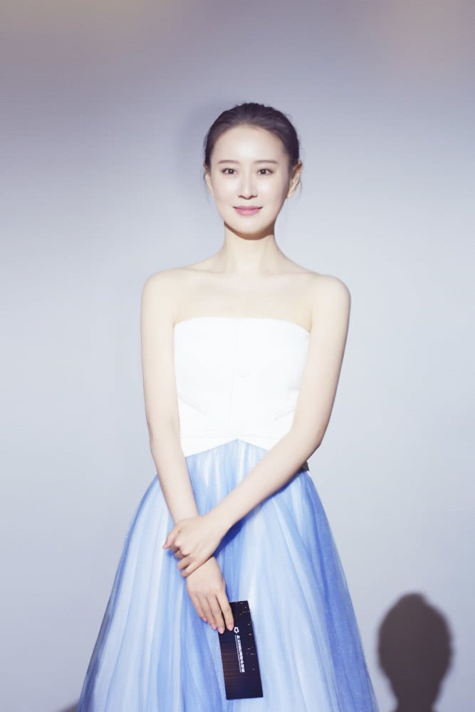 女神范儿王乐君抹胸纱裙秀锁骨杀02变身形象大使共赴电影盛事