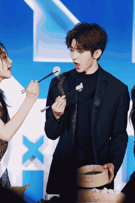 蔡徐坤lisa捣蒜舞这神仙画面你爱了吗