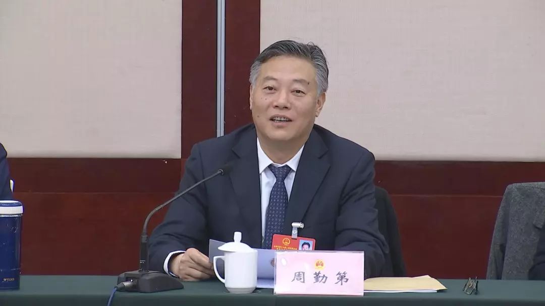 李亚平参加苏州市十六届人大四次会议常熟代表团审议