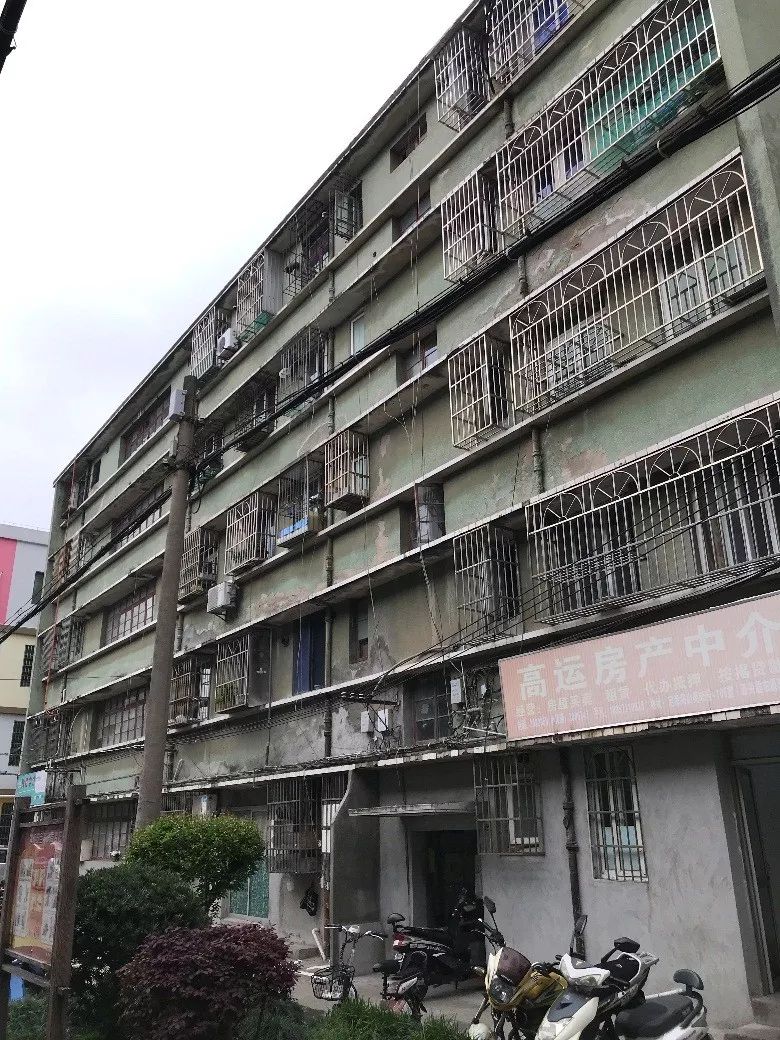 市政府成立老旧住宅小区改造工作领导小组,在市住建局设立领导小组