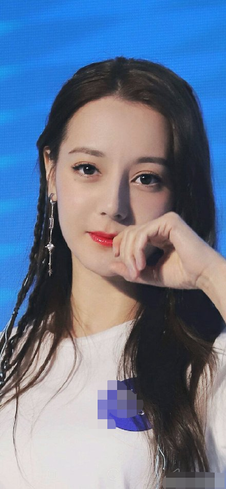 男星也逃不过卧蚕被修掉的命……朱一龙被p掉卧蚕,被网友们吐槽眼睛变