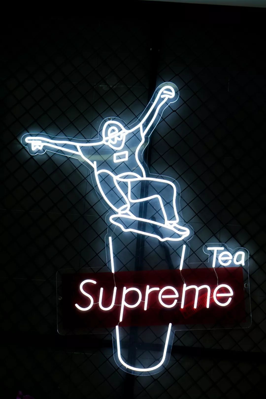 买一送一爆红潮牌supremetea来金山了就在百联