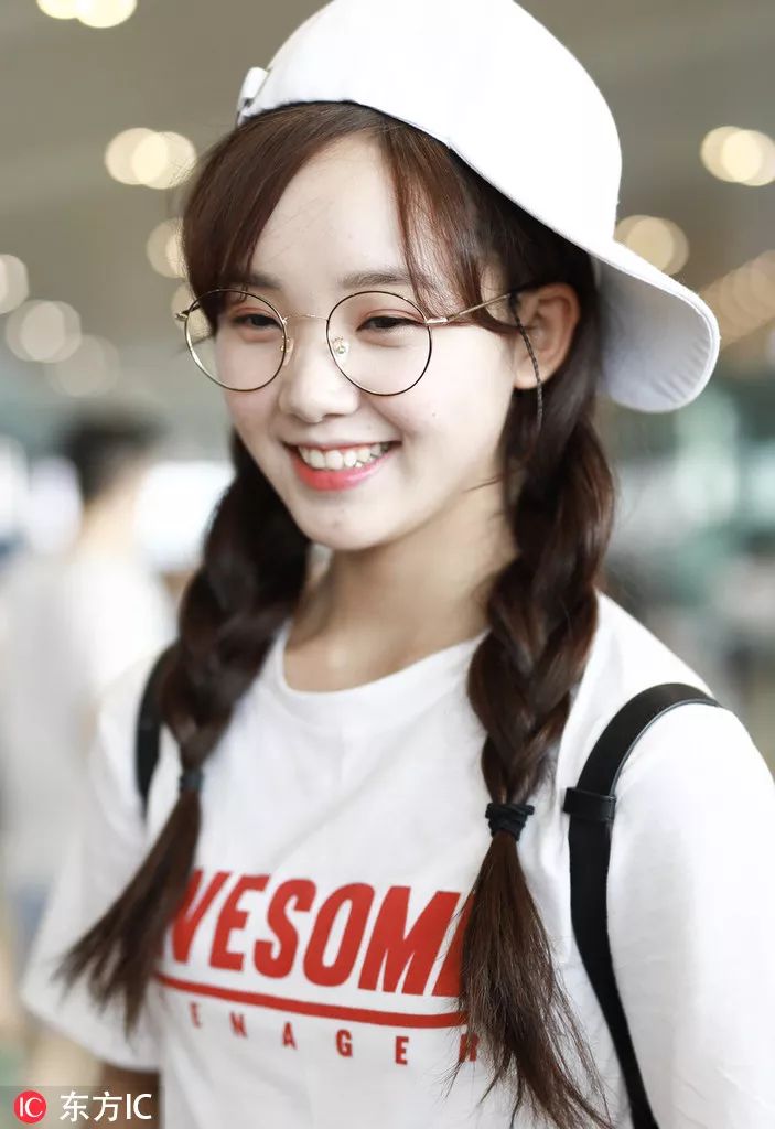 这应该是本季最减龄的发型了 宋祖儿杨超越都爱它_羊角辫