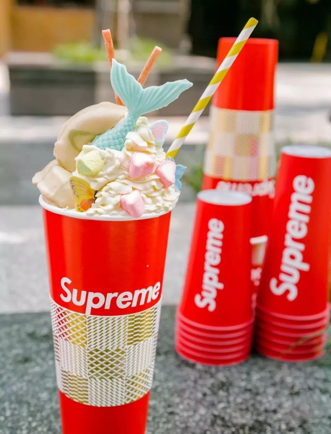 买一送一爆红潮牌supremetea来金山了就在百联