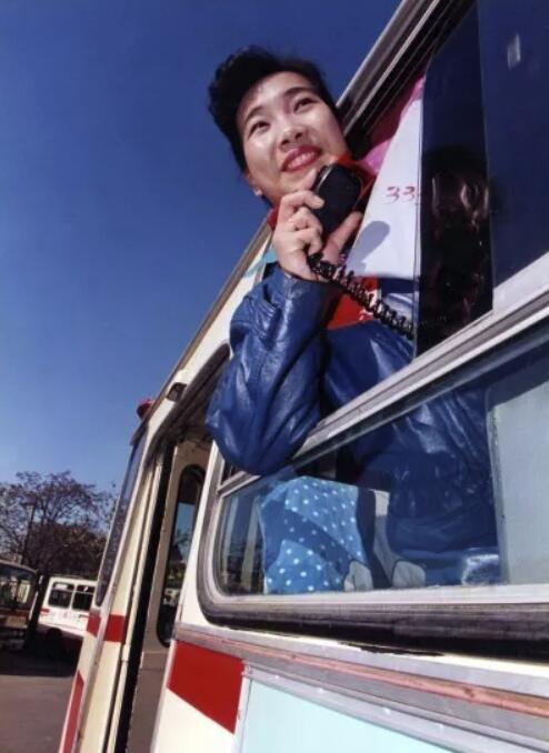 1999年12月10日,"公交李素丽服务热线"开通