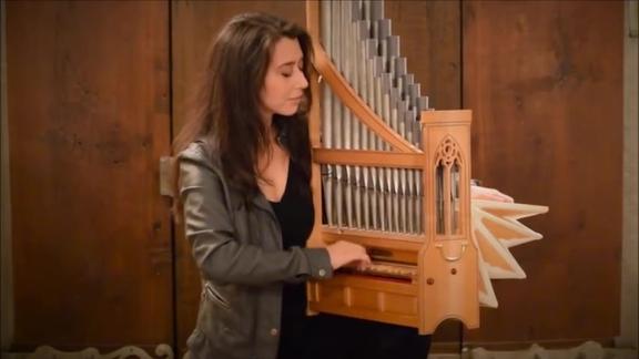 中世纪便携式管风琴一个自带和声的上古乐器