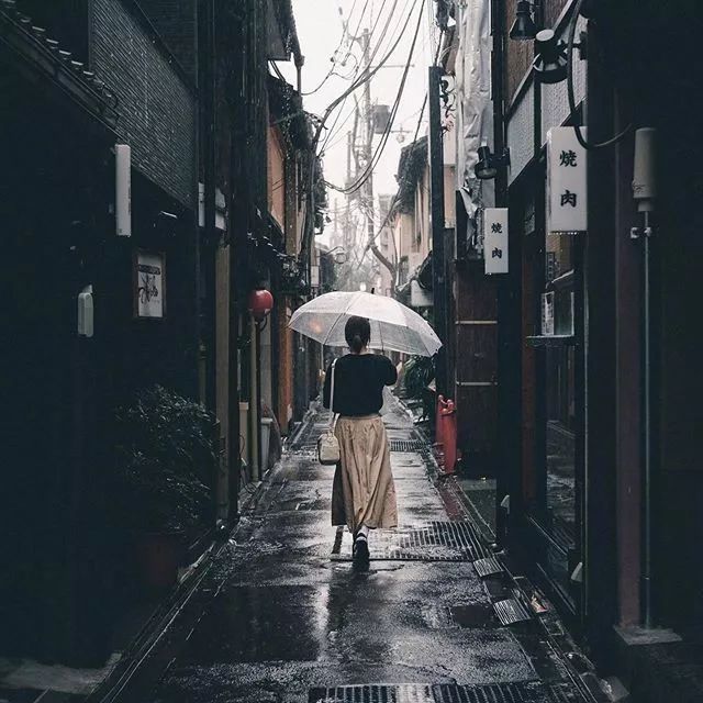 每个人的眼泪不一样但是想哭的念头是一样的