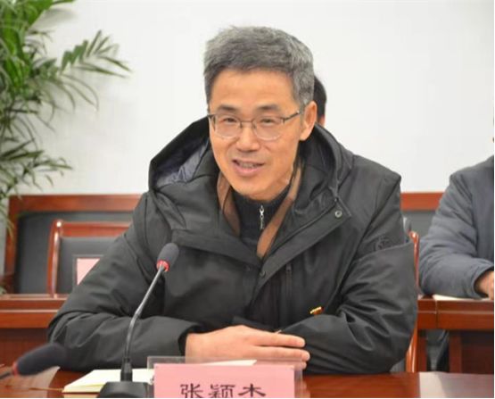 市委组织部常务副部长,市委编办主任沈建明宣布市委对刘君,张颖杰同志