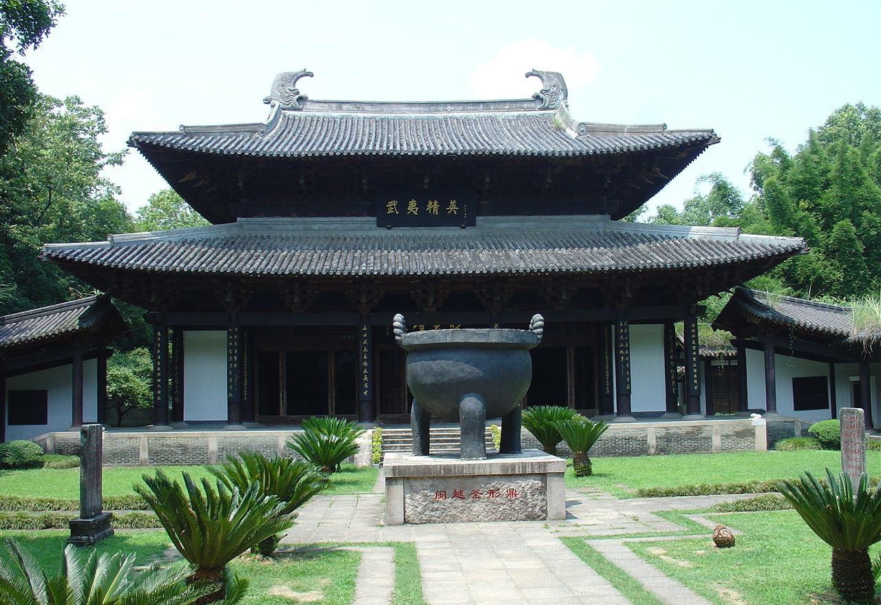 就等于白来,虽说有些夸张,但九曲溪确实值得一游,溪的尽头就是武夷宫