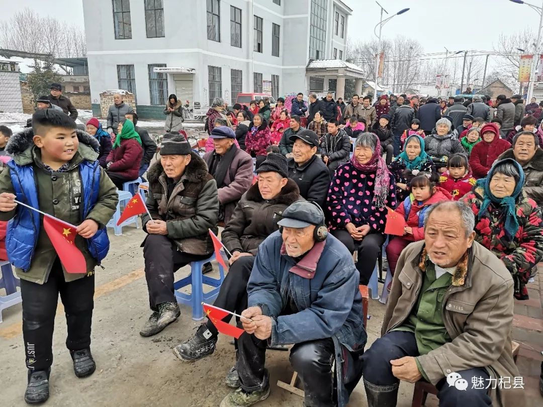 豫劇《一家人歡天喜地》,迅速點燃全場氣氛;《幸福歌》,《焦裕祿》