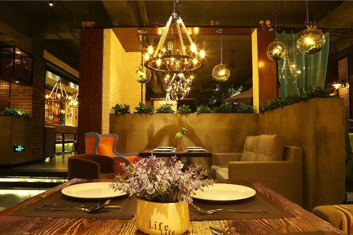 而在进行西餐厅的空间布局设计时,就需要考虑在满足服务质量和档次