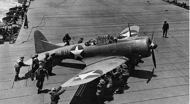 原名叫爆击机二战日本99式舰载轰炸机偷袭美国珠港的主力
