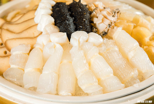 坛中摆的是辽参,鲍鱼,鹿蹄筋,阳江花胶,美国螺片,红鱼肚,新西兰花胶