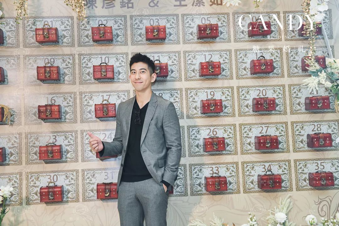 明星合影##蒋东和新人合照#婚宴之后,台湾各大娱乐报纸也都争相报道