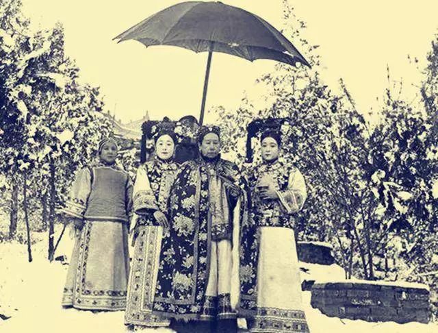 揭秘慈禧真实奢侈生活外国记者实拍慈禧葬礼场面壮大珠宝无数