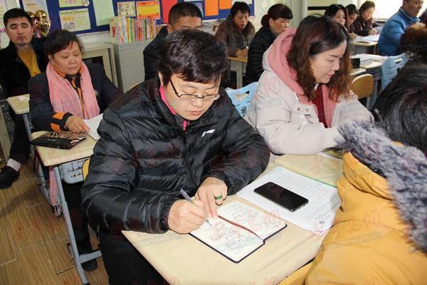 青岛包头路小学聚焦学科阅读 召开“好家长成就好孩子十堂课”家长培训会(图3)