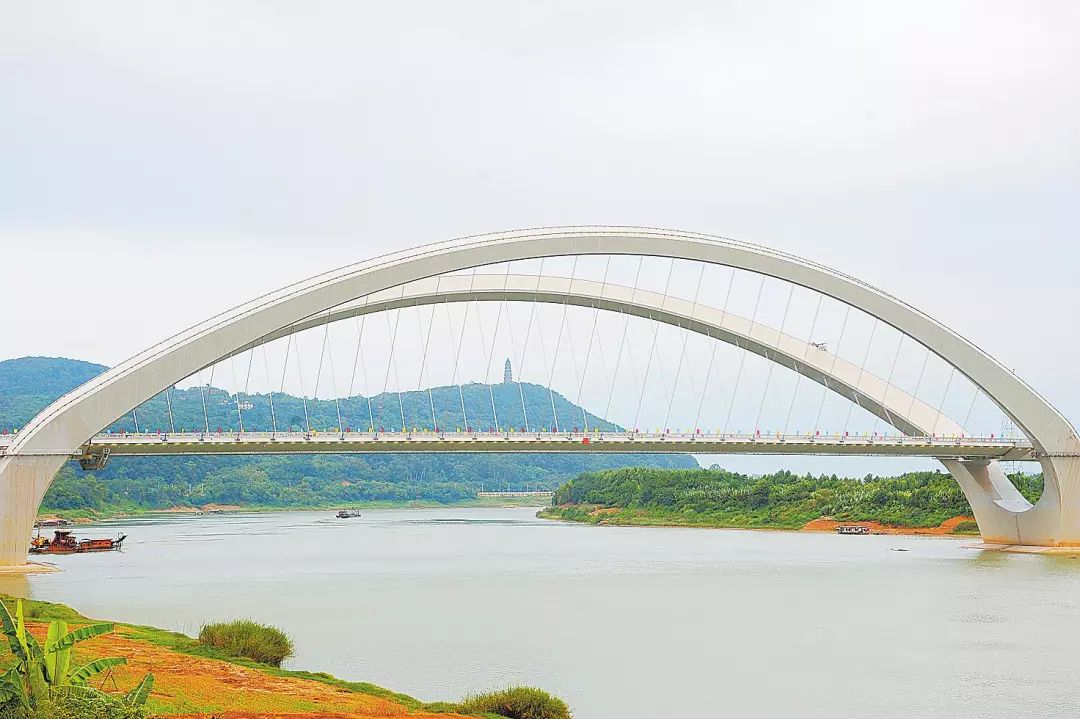 资料图金陵右江康养小镇项目启动在《目标责任表》上,属于南宁市建设