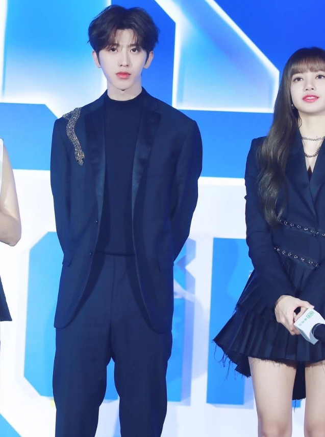 青春有你lisa和蔡徐坤同台名副其实的腿精粉丝不淡定了