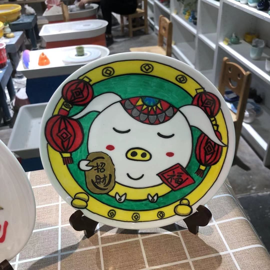 满满的祝福画在盘子上,这么漂亮的福盘,想不想亲手制作呢?