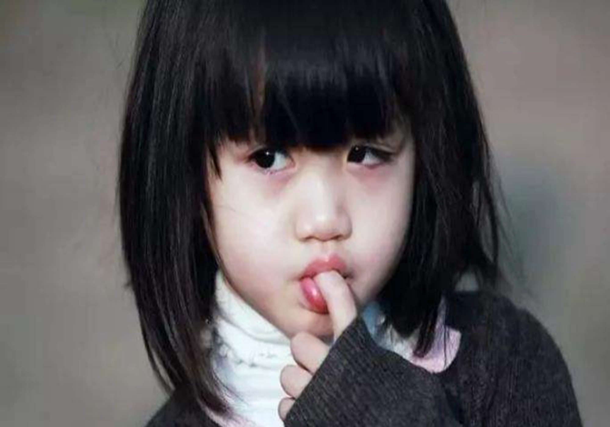 孩子从小喜欢吃手手宝妈觉得无伤大雅医生却说要改掉