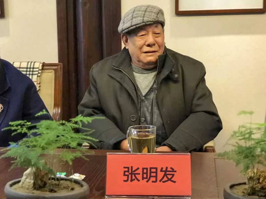 北仑林大山"第一爆破手"张明发讲述他在年轻时因公致残的感人事迹,他