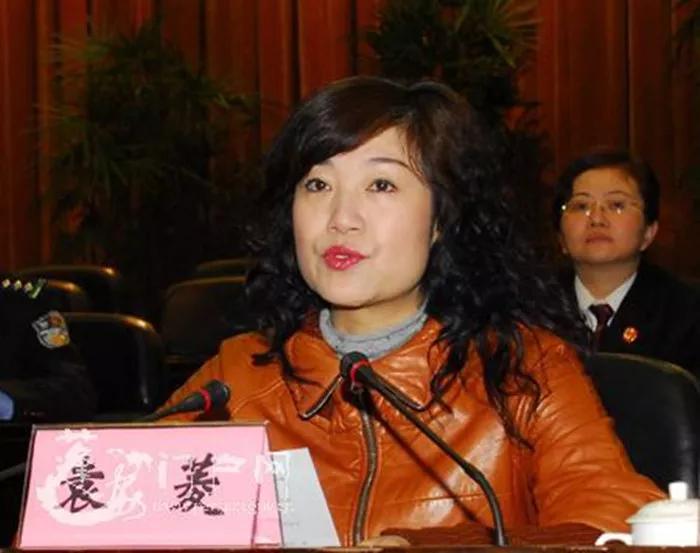 颜控女贪官想让她帮忙没有钱可以只要长得好看就行了