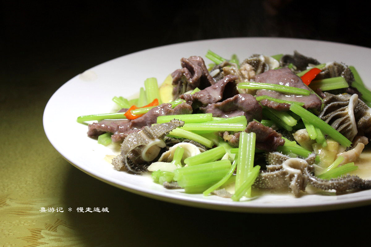 吃起来鲜嫩脆爽,夹起来又不同口味,果真是"一道涮九品,品福一头牛"