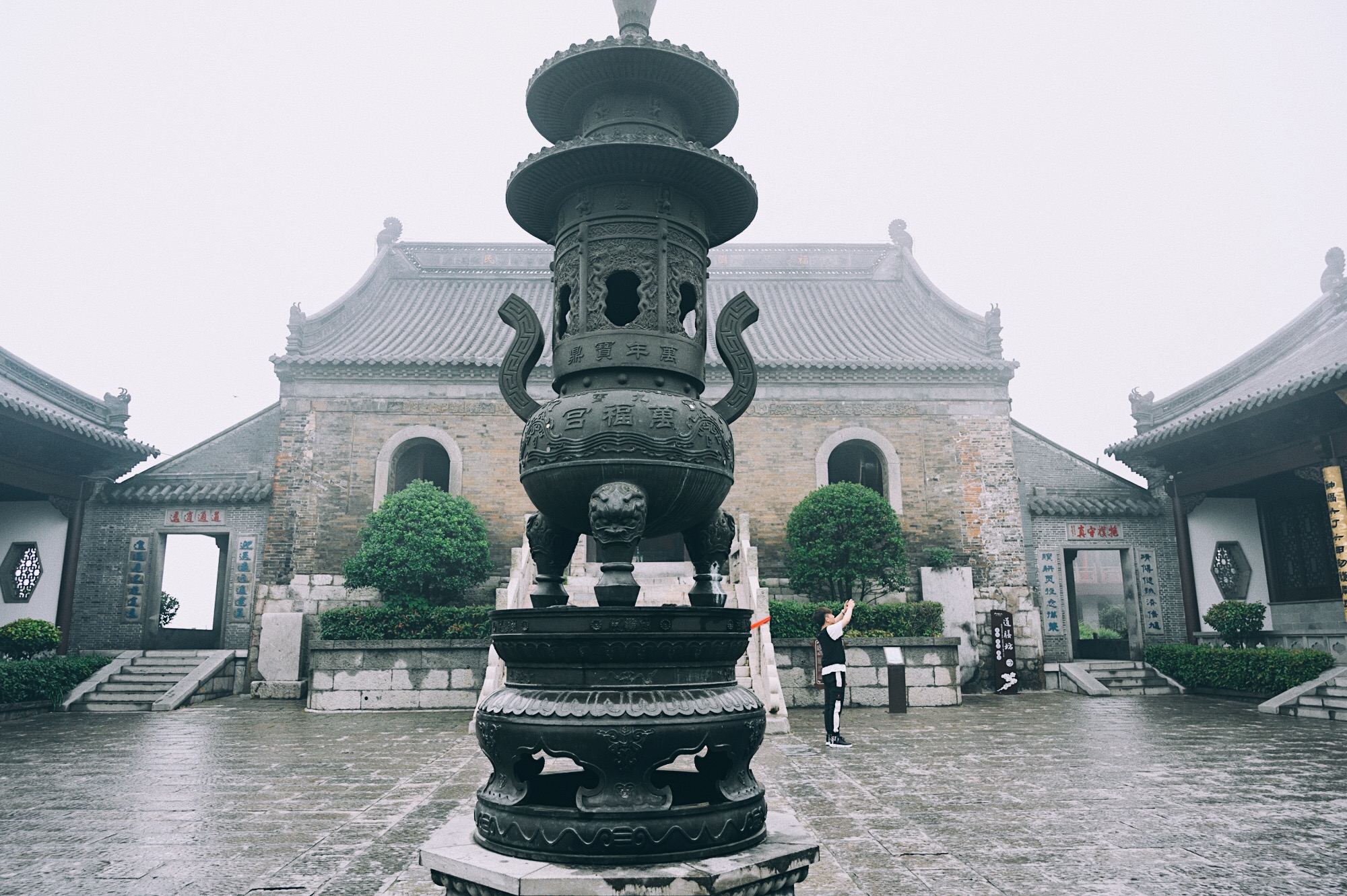 重建后的建筑又灵官殿,太元宝殿,藏经楼,二圣殿等建筑,建筑清一色的