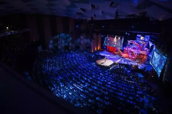 他也是位ted明星,曾6次受邀在ted舞台上分享他的想法.