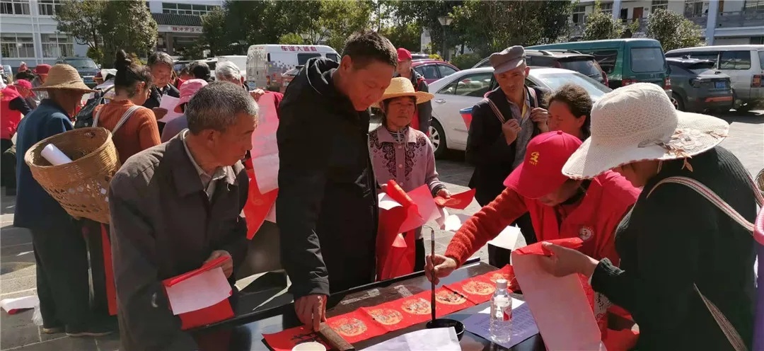 市卫计局开展了卫计知识宣传,免费测量和hiv咨询检测;图书馆开展了"送