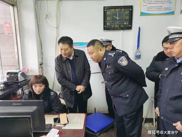 洛宁县副县长马亚辉,公安局长刘海波春运首日一线督导交通安全管理