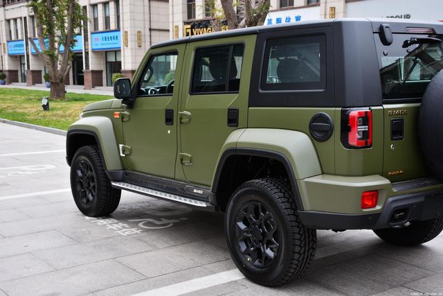 实拍2019款北京bj40国vi外观 内饰图 霸气的硬派越野车
