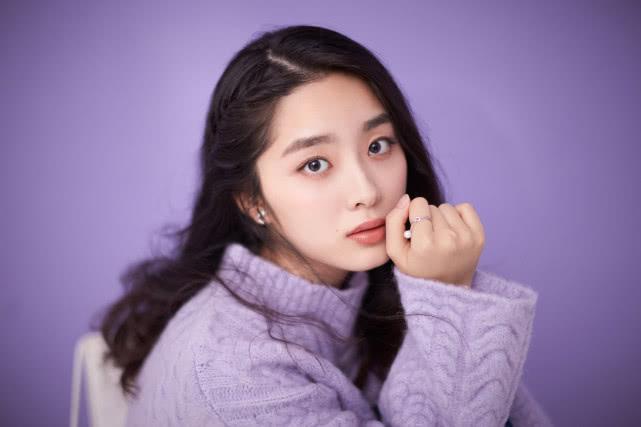 生活中的吴曼思是一个活泼可爱的少女,喜欢在社交平台上用图片和视频