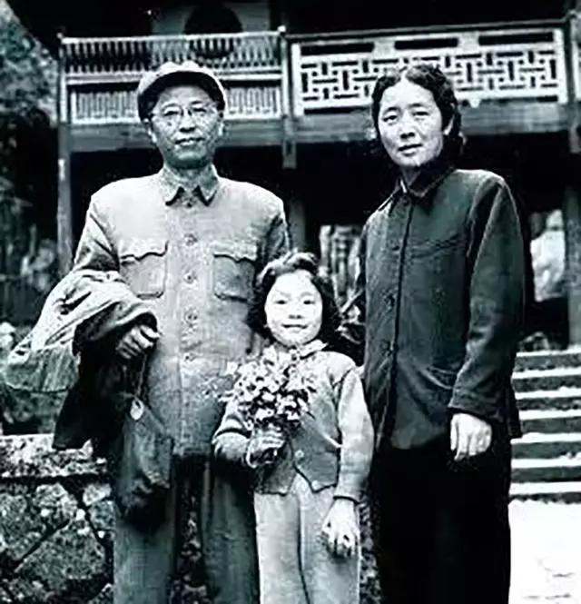 老舍欲和新欢私奔新欢却受够原配穷追猛打留书与他永不相见