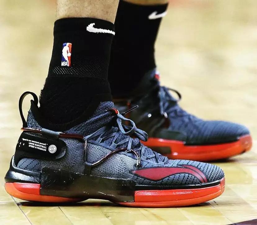 今日上脚威少3代雷霆配色安踏和李宁的球鞋很帅