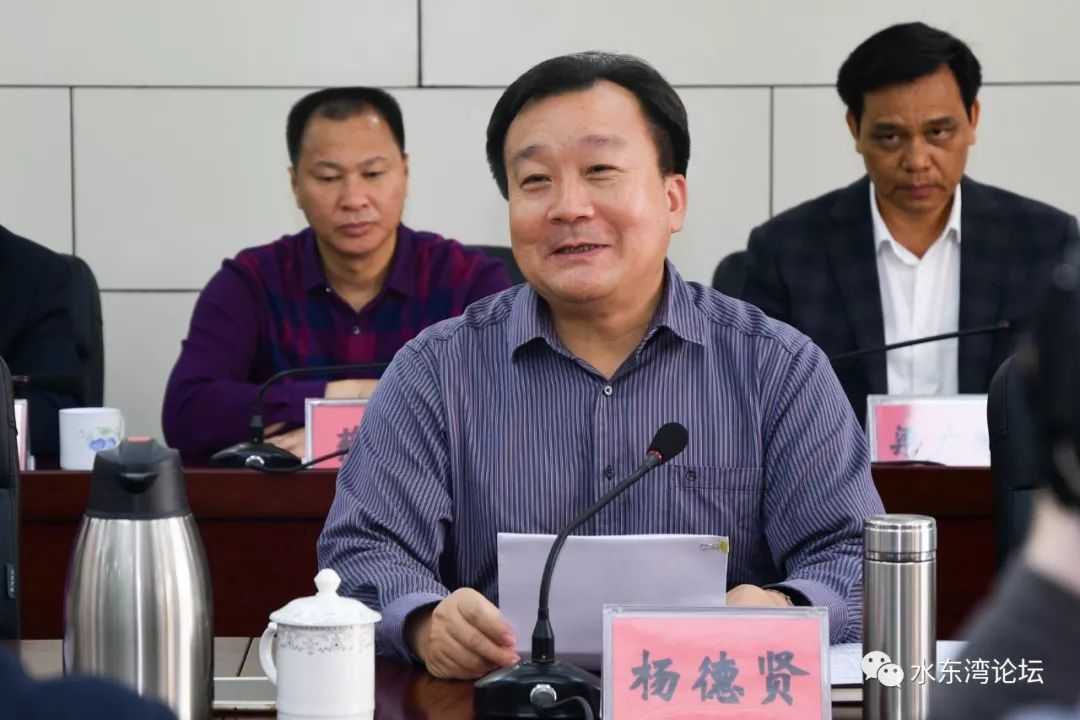 捐赠仪式上,电白区委常委,常务副区长杨德贤同志代表区委,区政府向