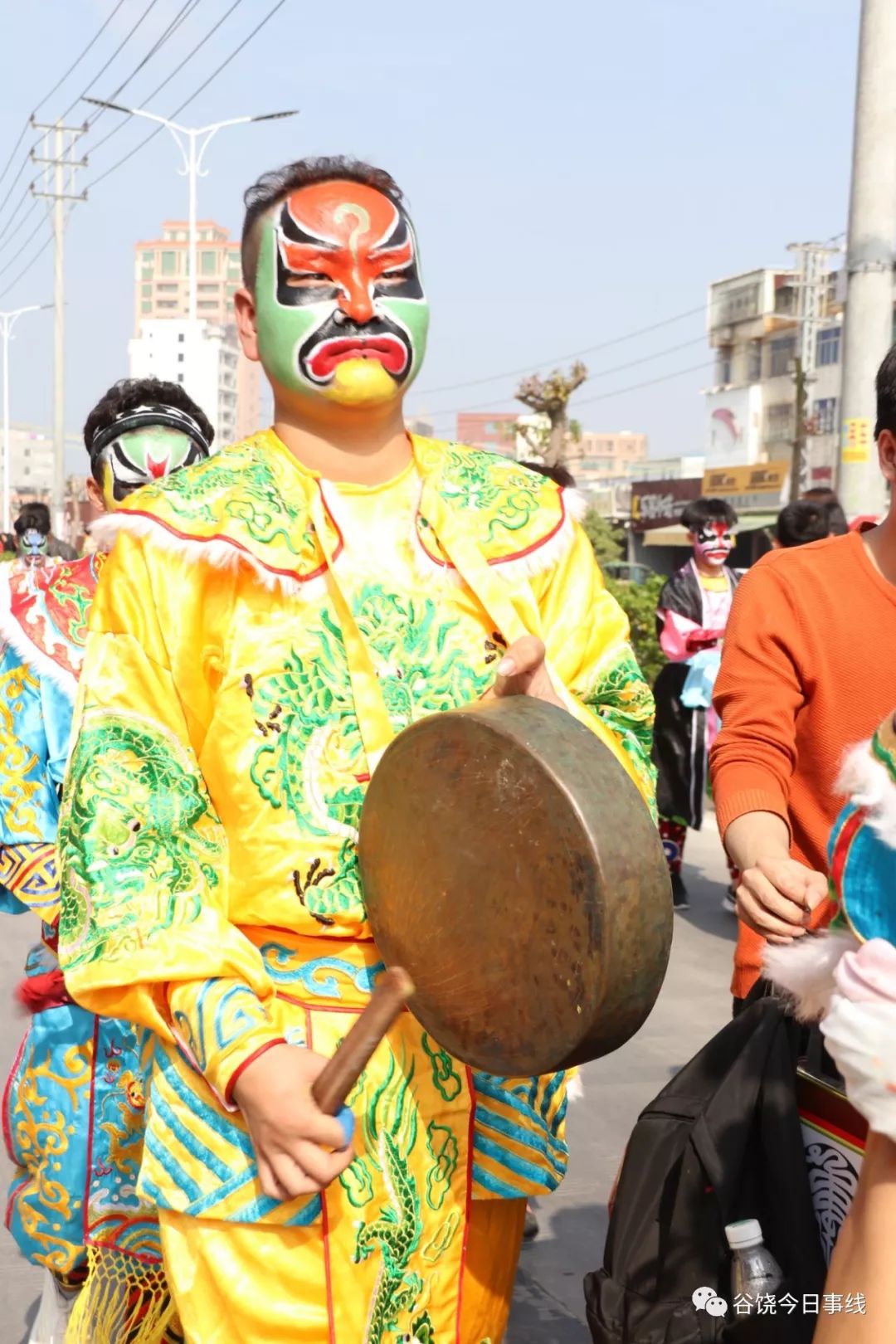 西胪镇外輋村举行了潮阳郭氏按察祖祭典恭迎巡游活动