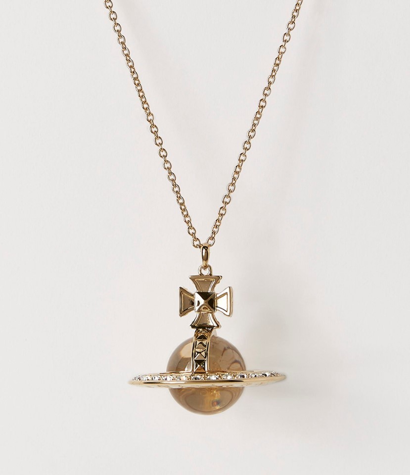 时装界的太后首饰界的王冠viviennewestwood土星吊坠大赏