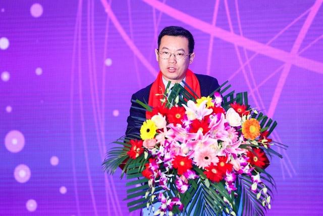 顾云昌最后总结道,展望中国的房地产事业前景还是很光明的,国家的调控