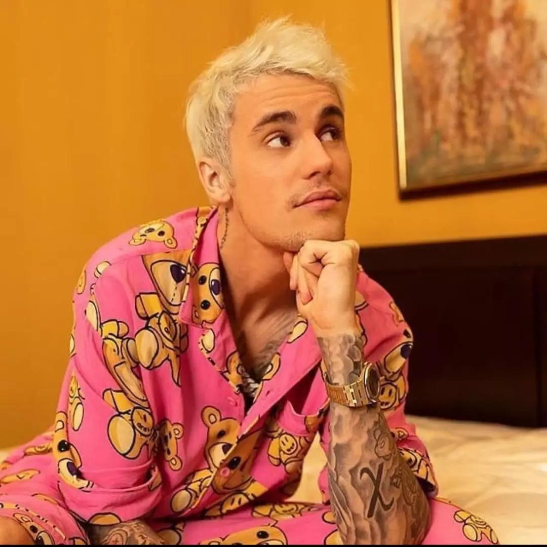 应该像品牌的slogan所说的一样,"drew house is a place where you