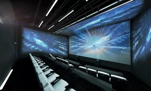 4dx screen影厅的4块银幕不是简单的拼凑在一起,技术要求影厅侧壁略微