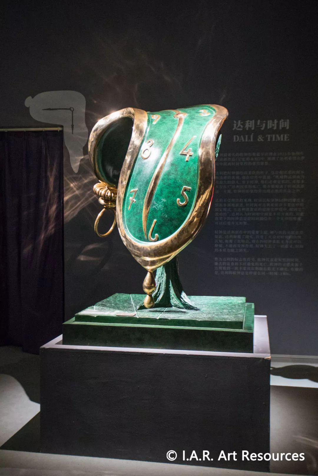 软时钟是达利最具代表性的符号而软时钟也在其许多作品中有所展现