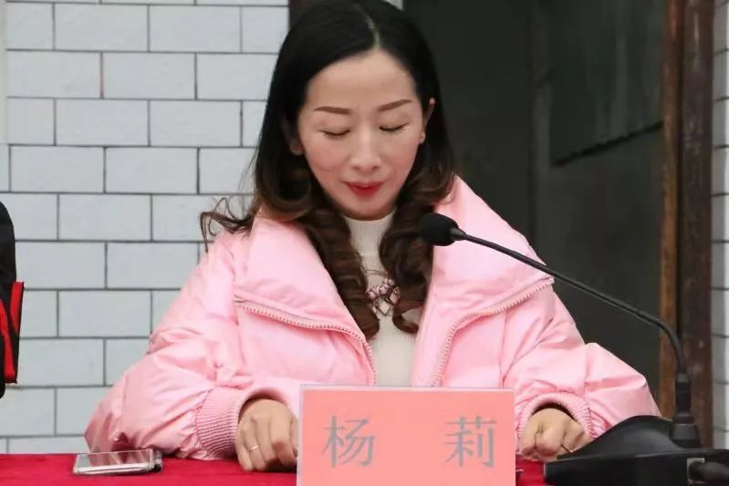 杨莉书记主持爱心企业代表发言团县委联合爱心企业举办希望工程温暖