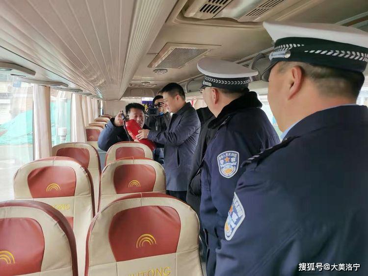 洛宁县副县长马亚辉,公安局长刘海波春运首日一线督导交通安全管理