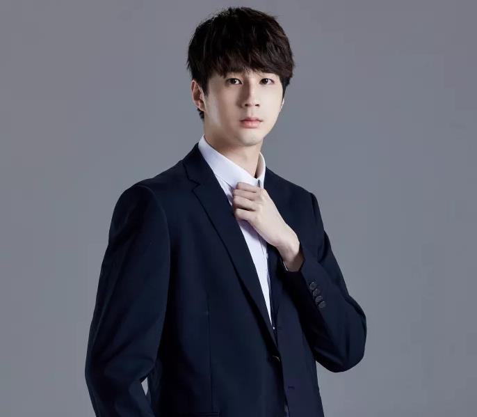 原创lpl最帅教练诞生颜值堪比小鲜肉网友调侃和fpx格格不入